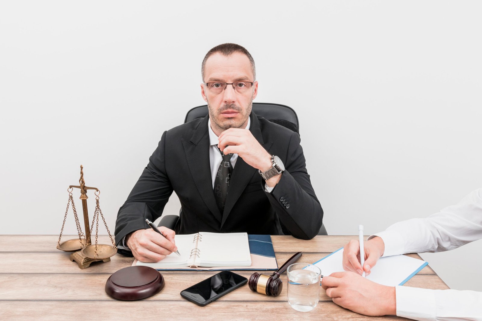 lawyer-with-client